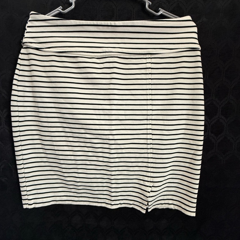 Worthington Black and White Knee-Length Pencil Skirt